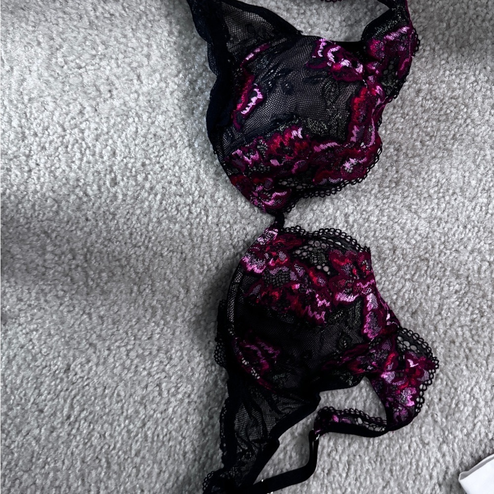 Intimissimi Chic Black and Purple Lace Bra